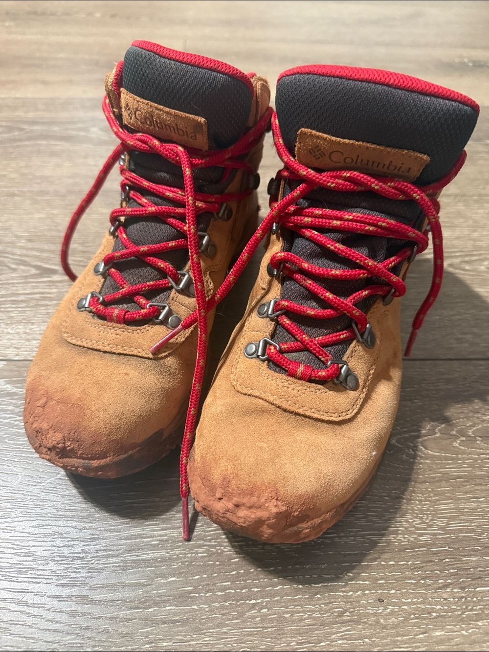 Columbia women’s Tan Suede Hiking Boots with Red Laces